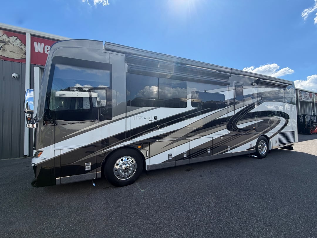 2022 Newmar New Aire 3541, Exterior photo 4
