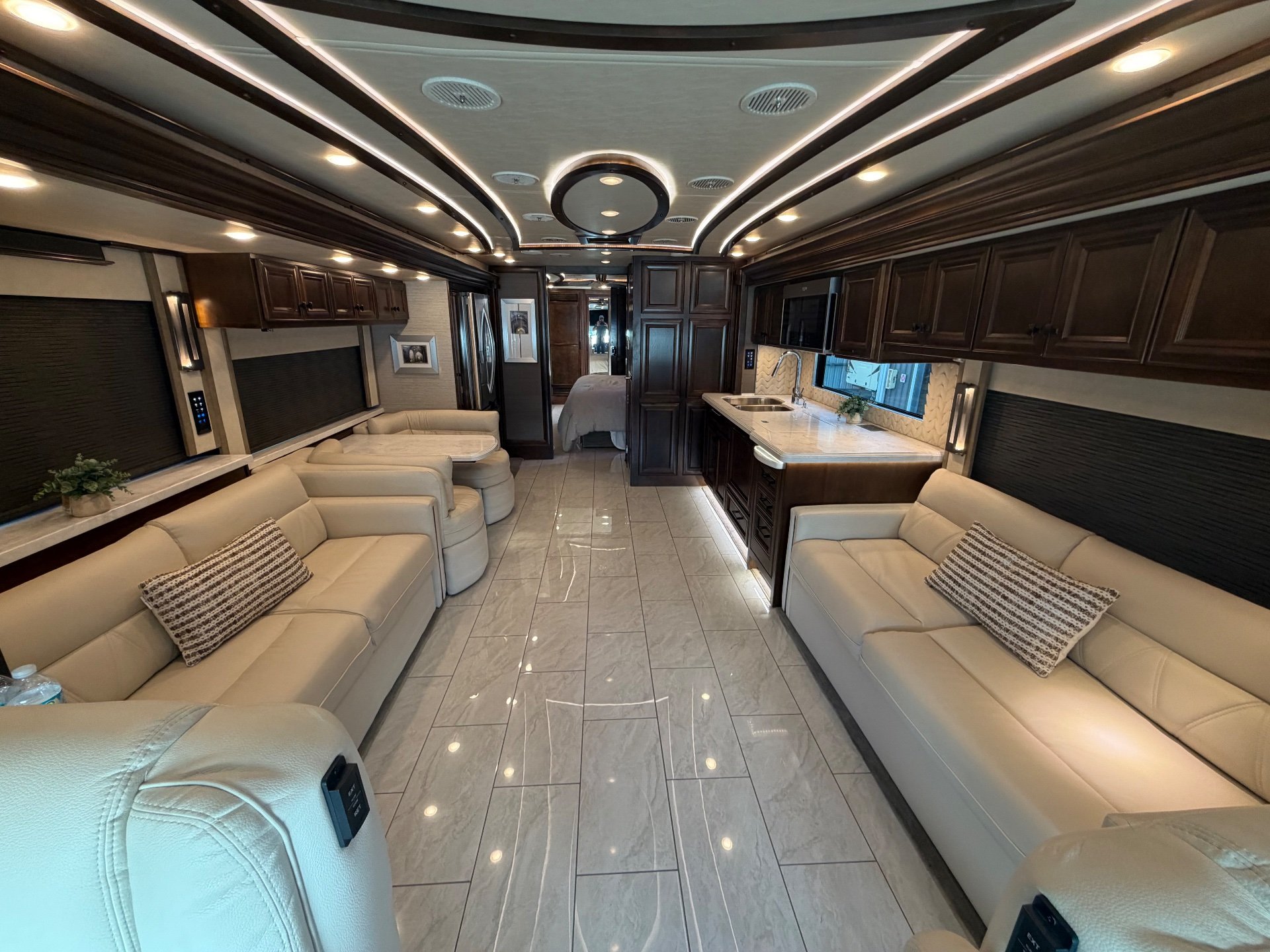 2021 Tiffin Allegro Bus 40 IP - Interior view