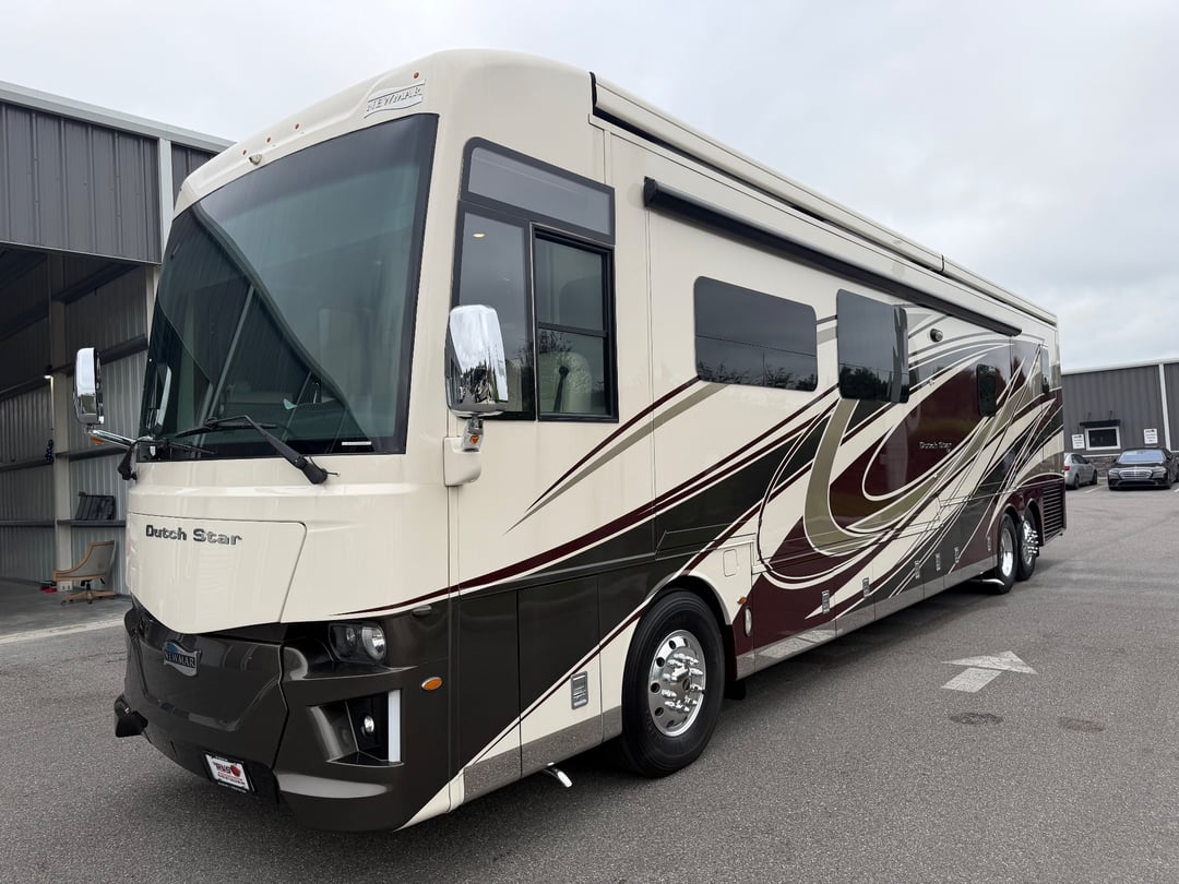 2021 Newmar Dutch Star 4369, Exterior photo 3