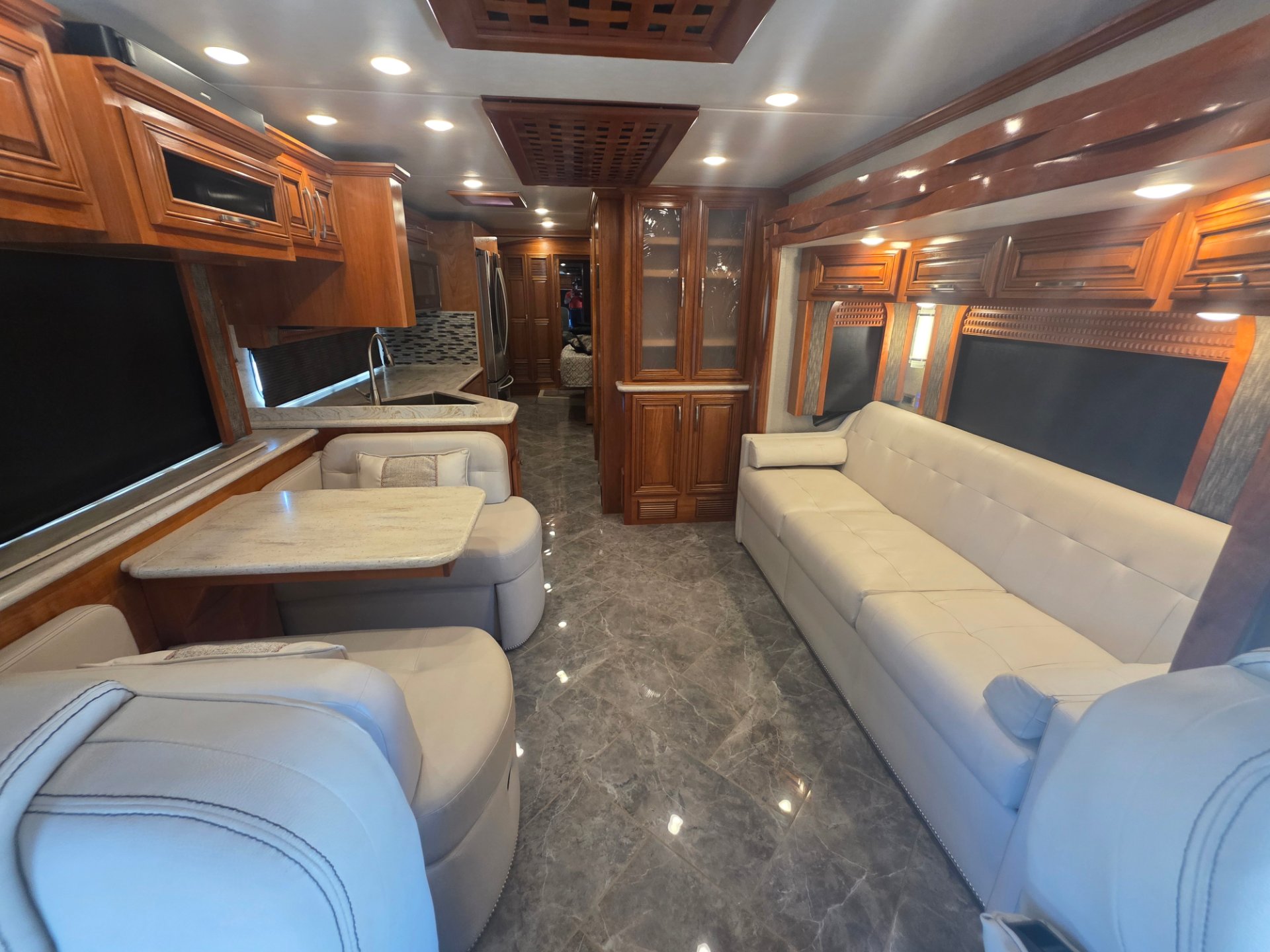 2018 Newmar New Aire 3343 - Interior view