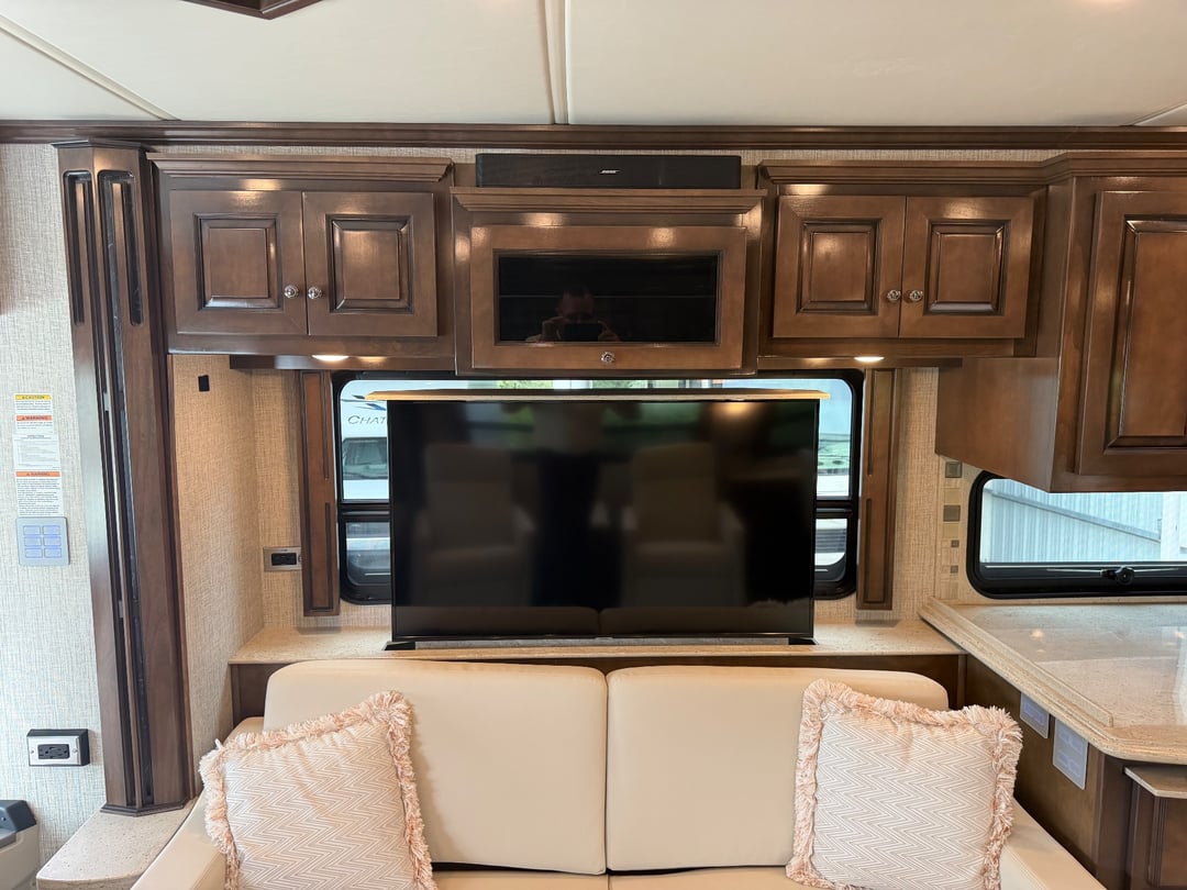 2021 Newmar Dutch Star 4369, Living area photo 7