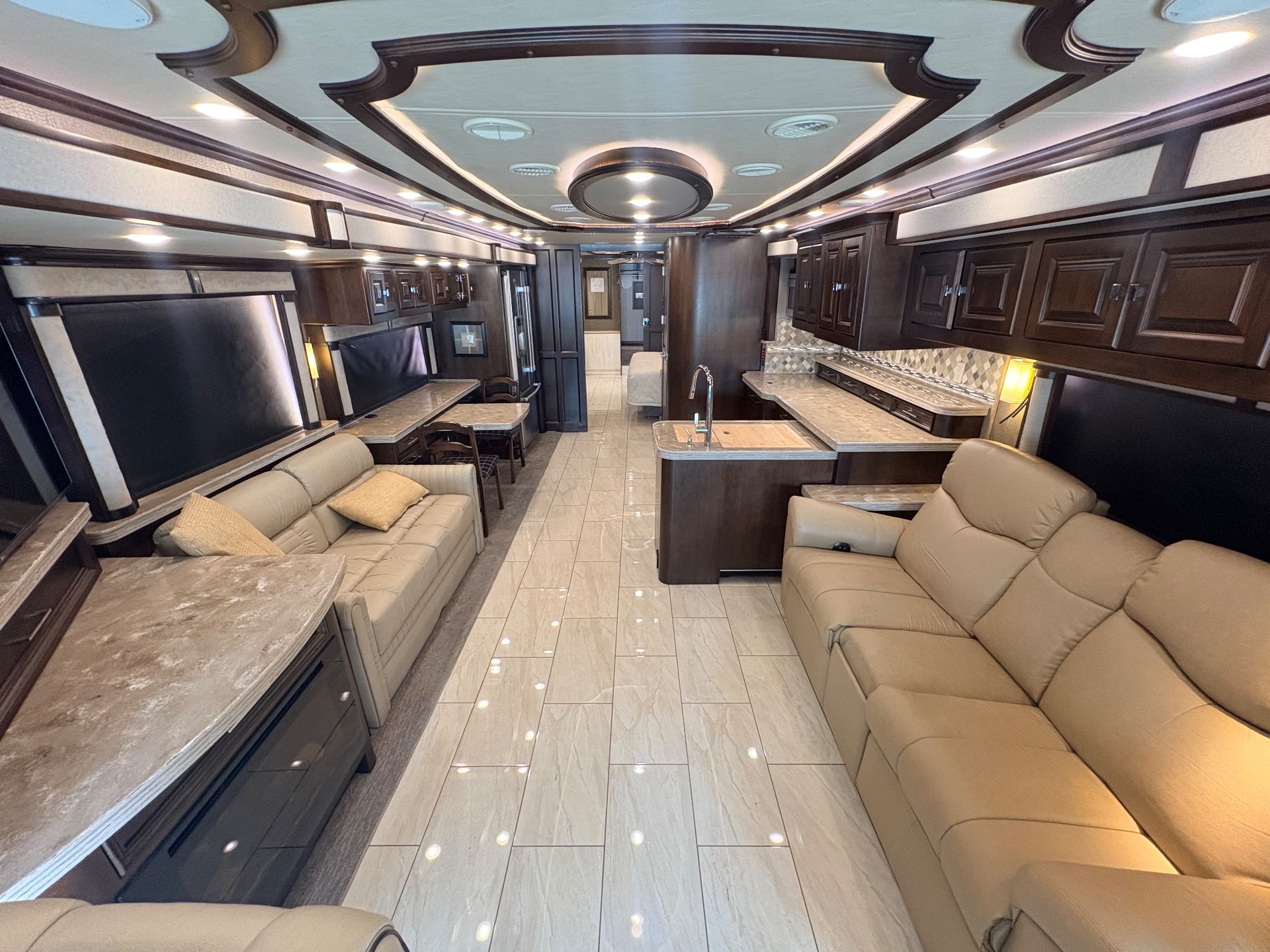 2017 Tiffin Zephyr 45 OZ - Interior view