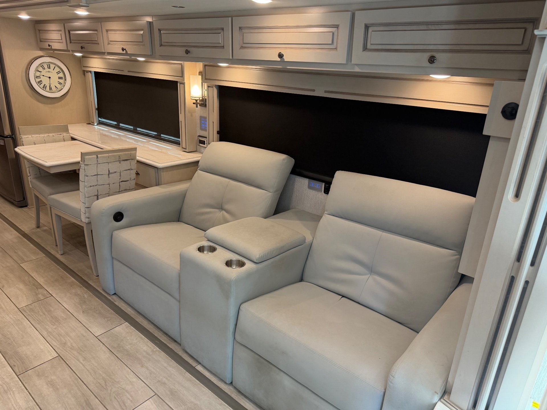 2022 Newmar Dutch Star 4369 - Interior view 2