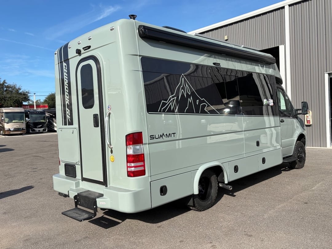 2026 Chinook RV Summit DS, Exterior photo 3