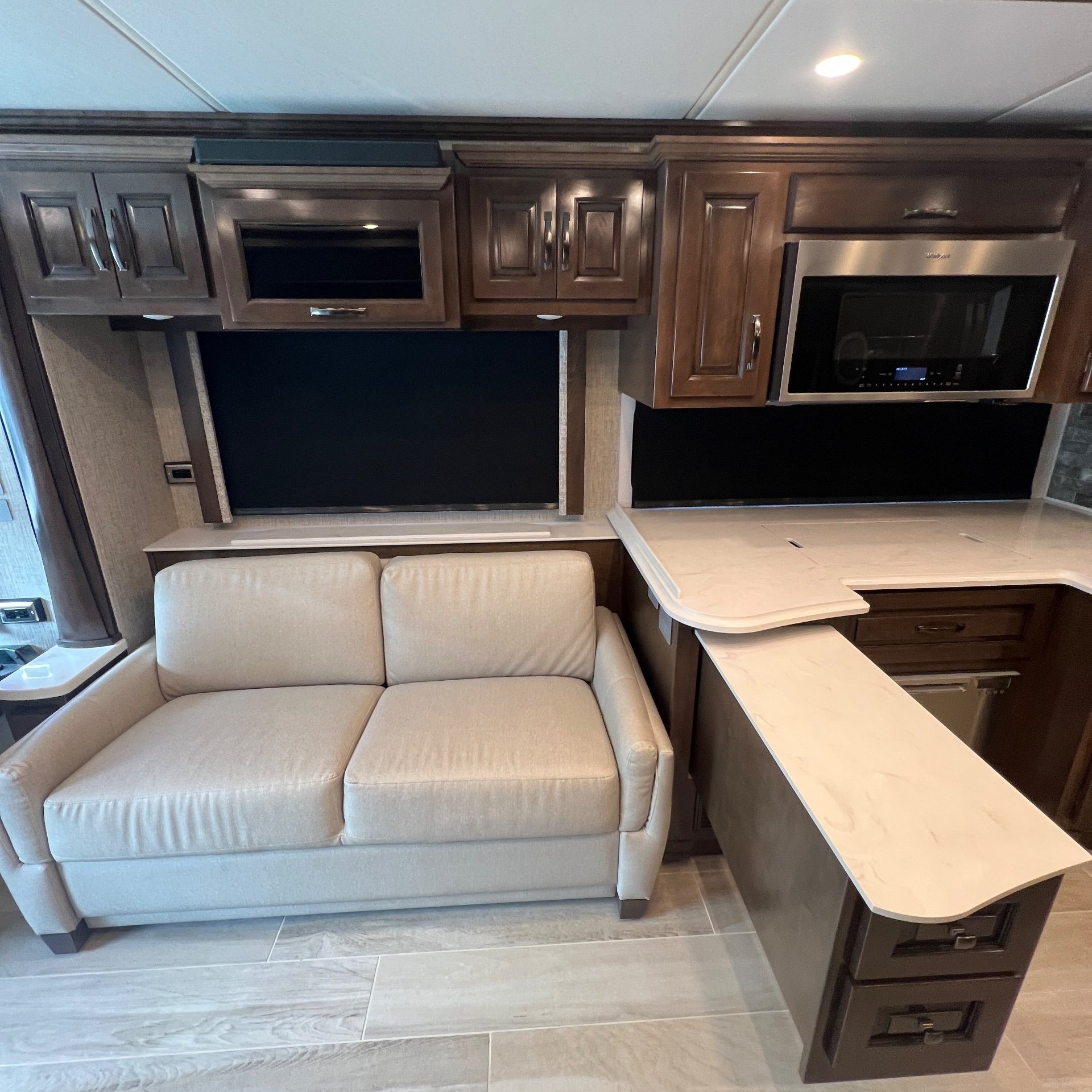2023 Newmar Dutch Star 4081 - Interior view 3