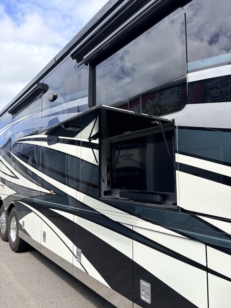 2023 Newmar Dutch Star 4370, Exterior photo 7