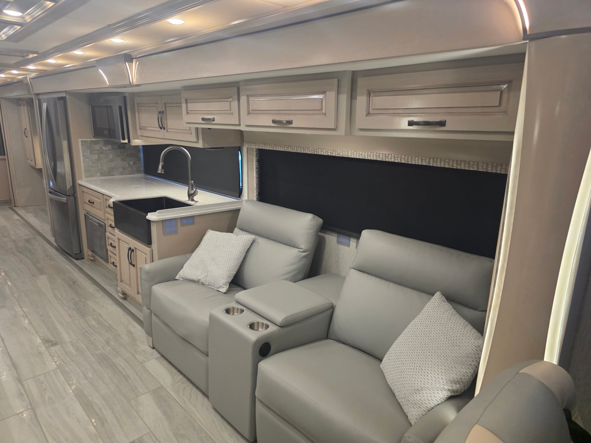 2023 Newmar Dutch Star 4370 - Interior view 2
