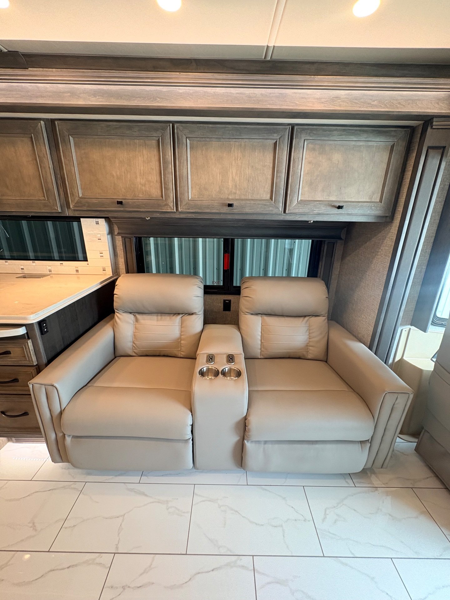 2023 Tiffin Phaeton 40 IH - Interior view 2