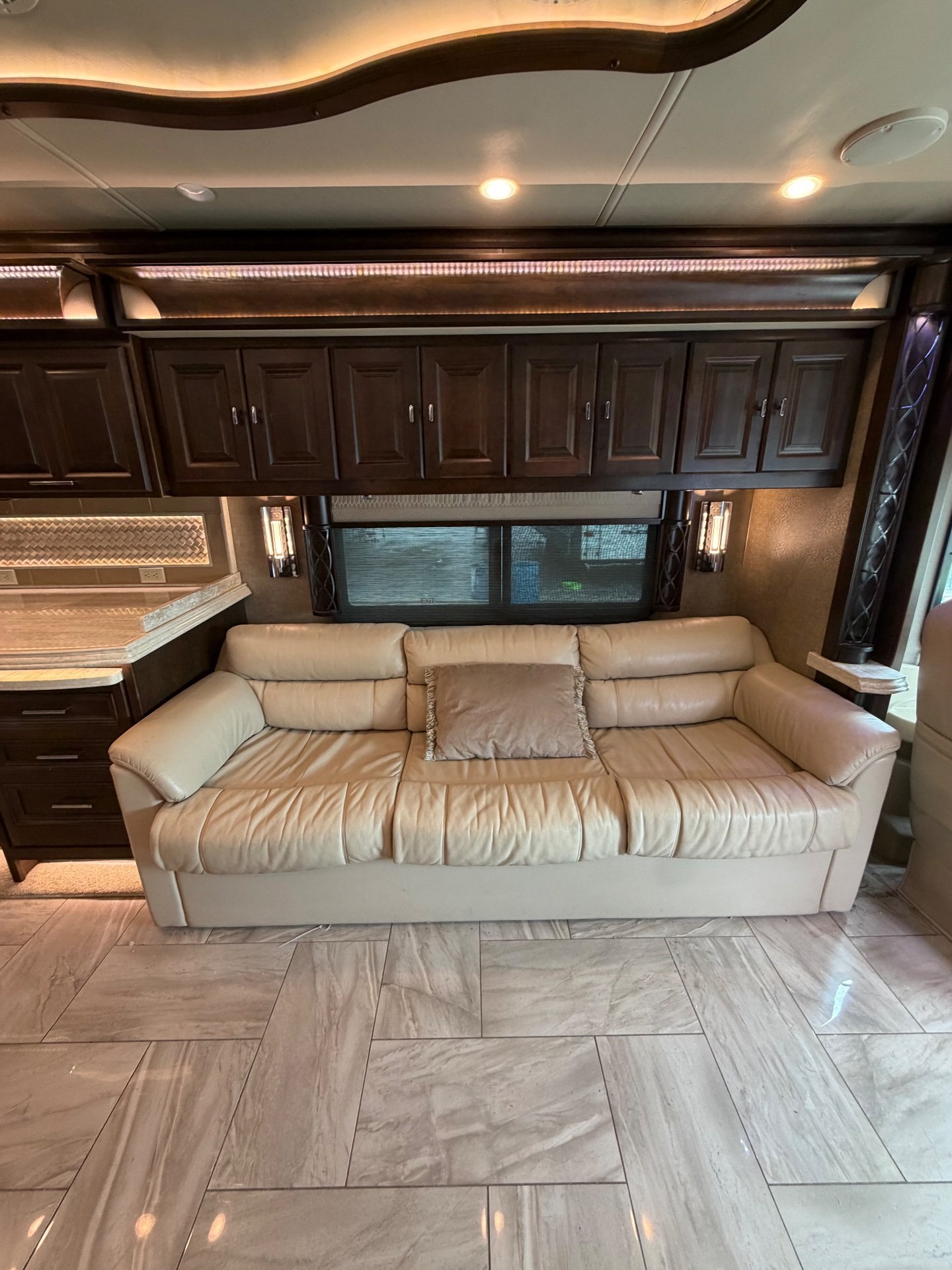 2018 Tiffin Allegro Bus 45OPP - Interior view 3