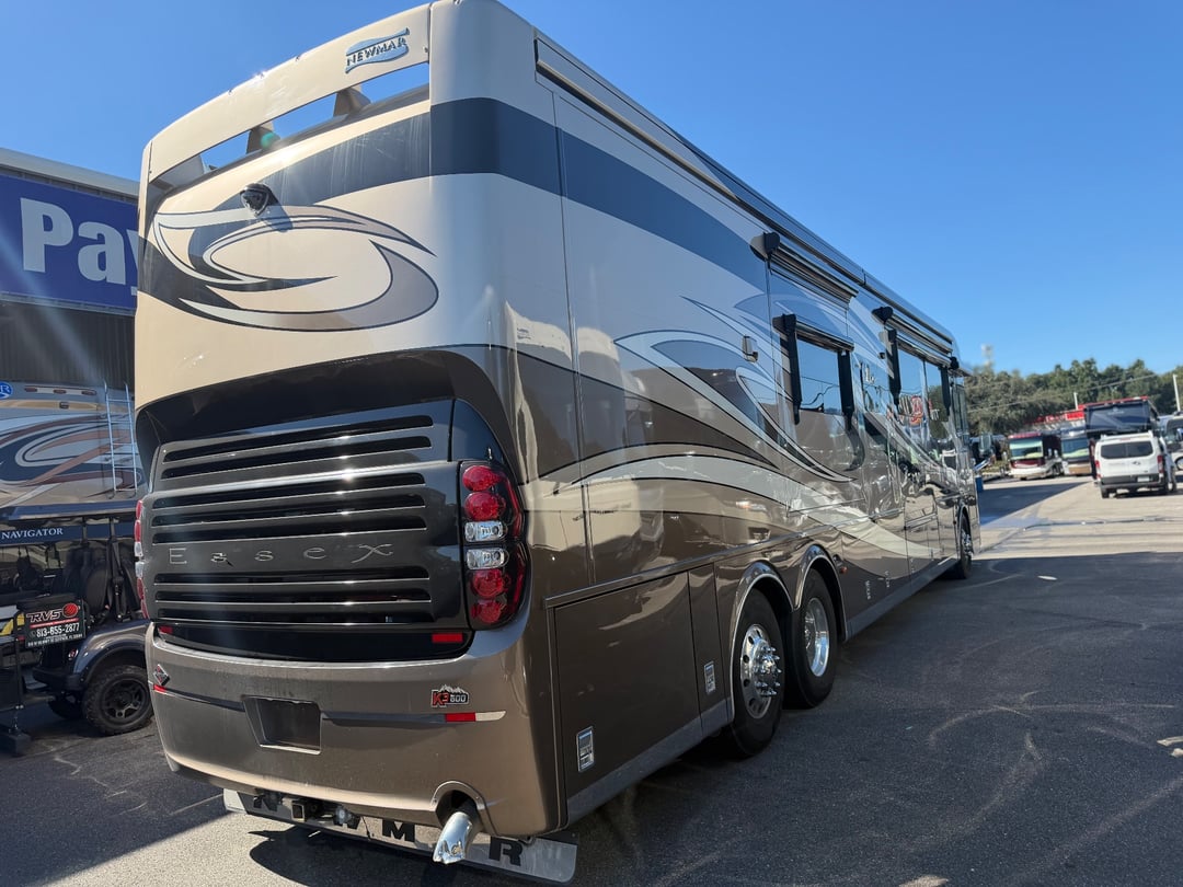 2017 Newmar Essex 4533, Exterior photo 4