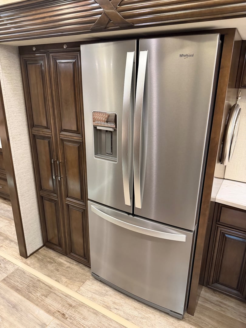 2020 Newmar Mountain Aire 4551, Kitchen photo 2