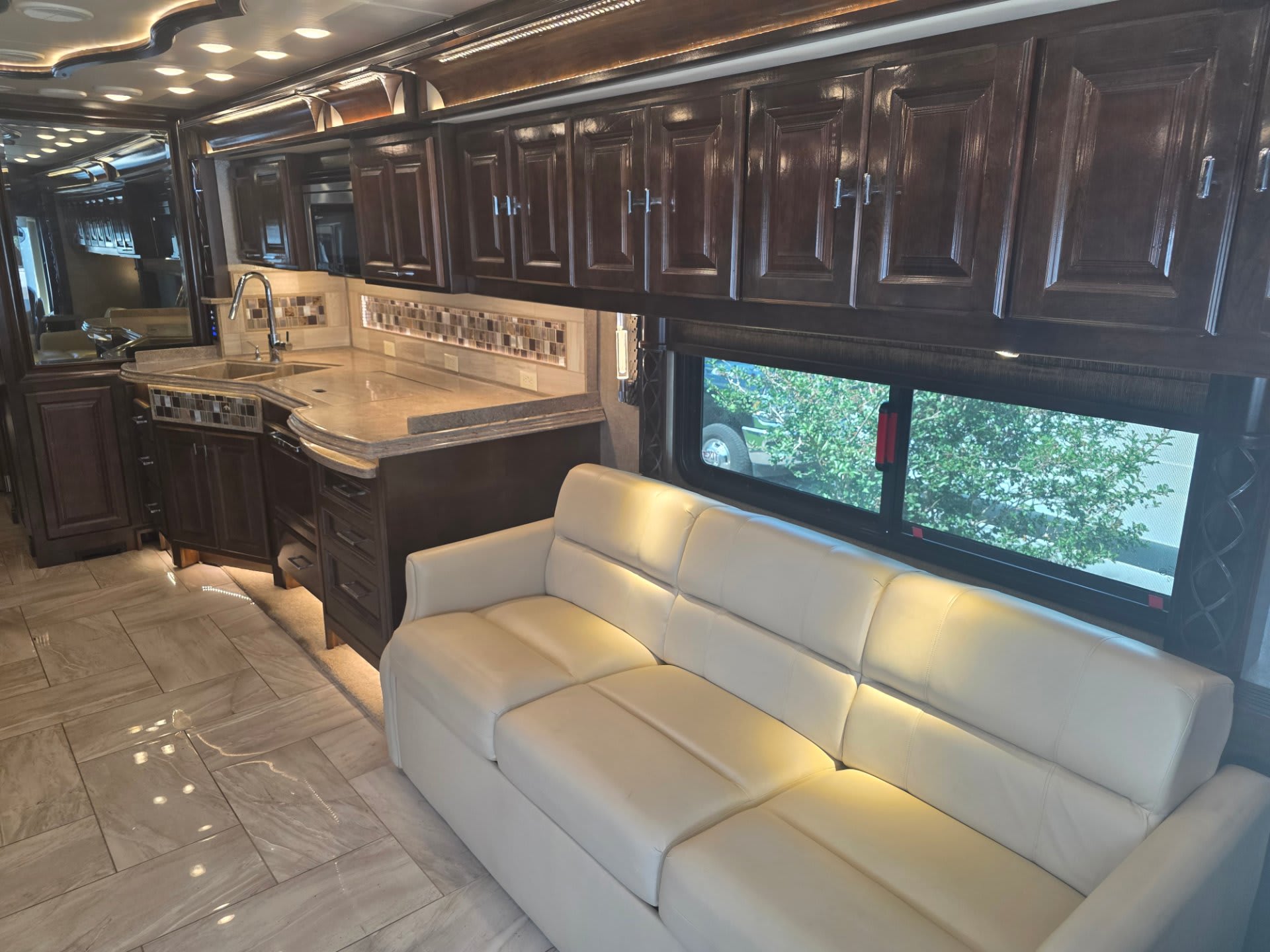 2018 Tiffin Allegro Bus 45 OPP - Interior view 2