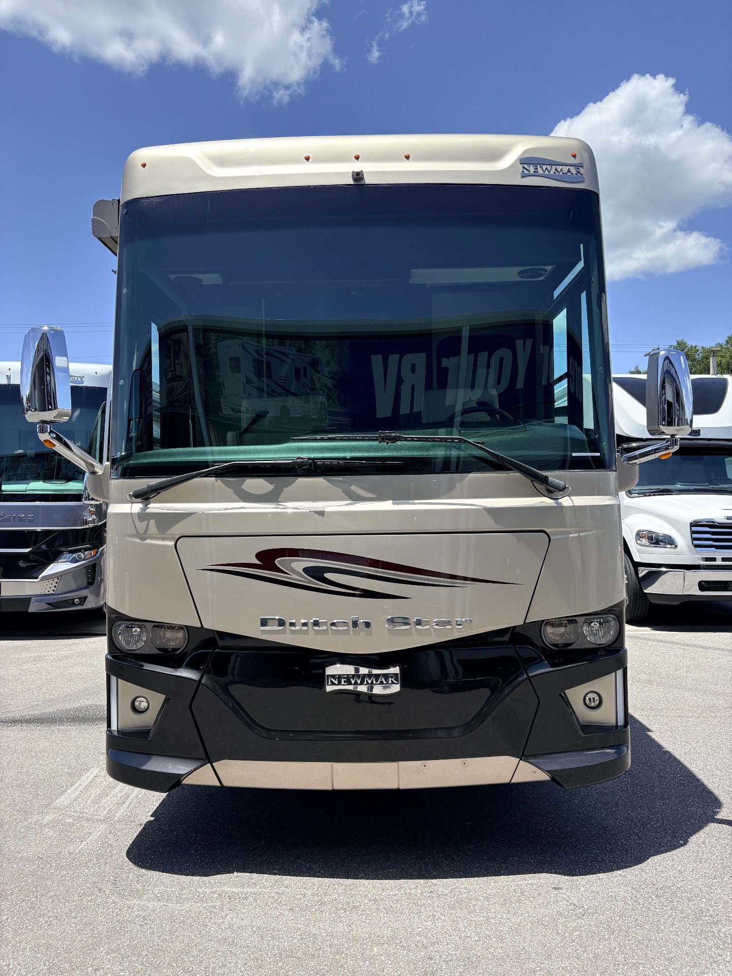 2019 Newmar Dutch Star 4328 - Exterior view 2