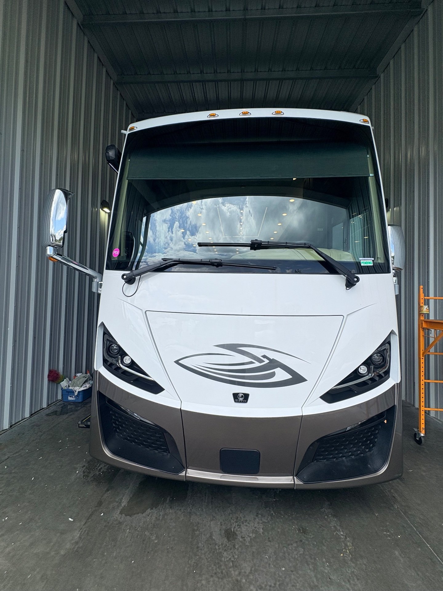 2023 Tiffin Phaeton 40 IH - Exterior view 2