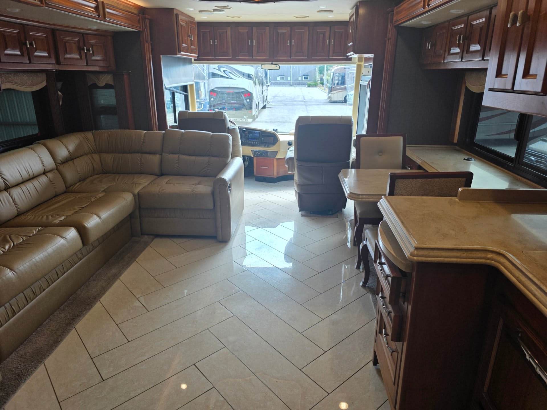 2016 Tiffin Allegro Bus 37 AP - Interior view 3