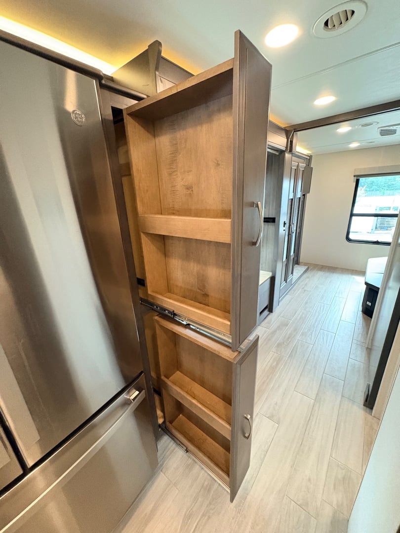 2025 Entegra Coach Accolade XL 37L, Kitchen photo 3