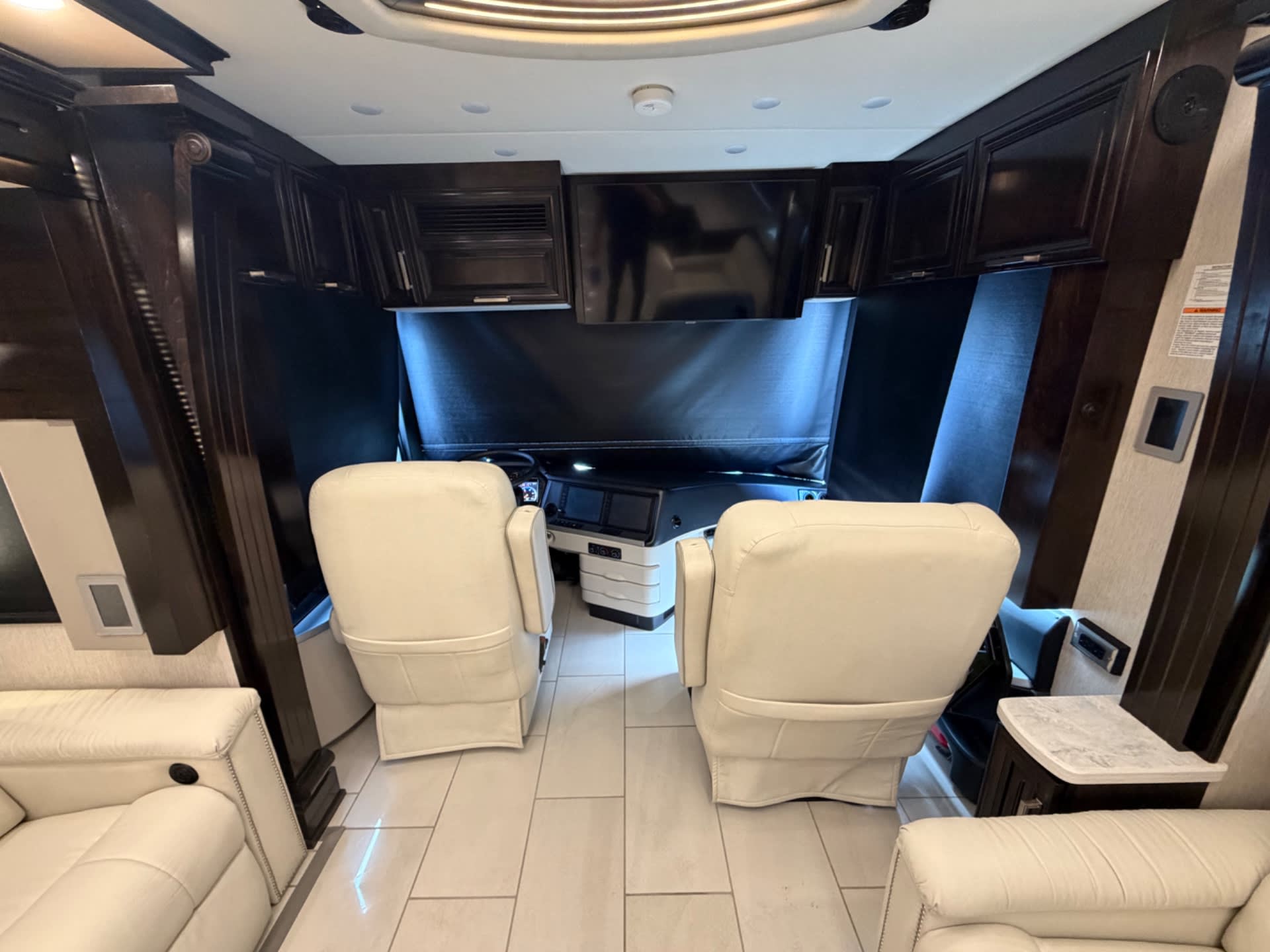 2021 Newmar London Aire 4551 - Interior view 3