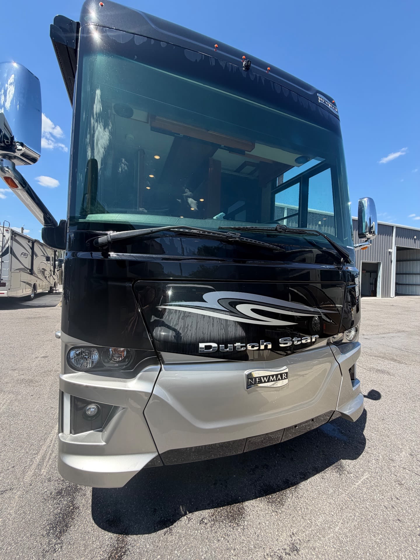 2019 Newmar Dutch Star 4328 - Exterior view 2