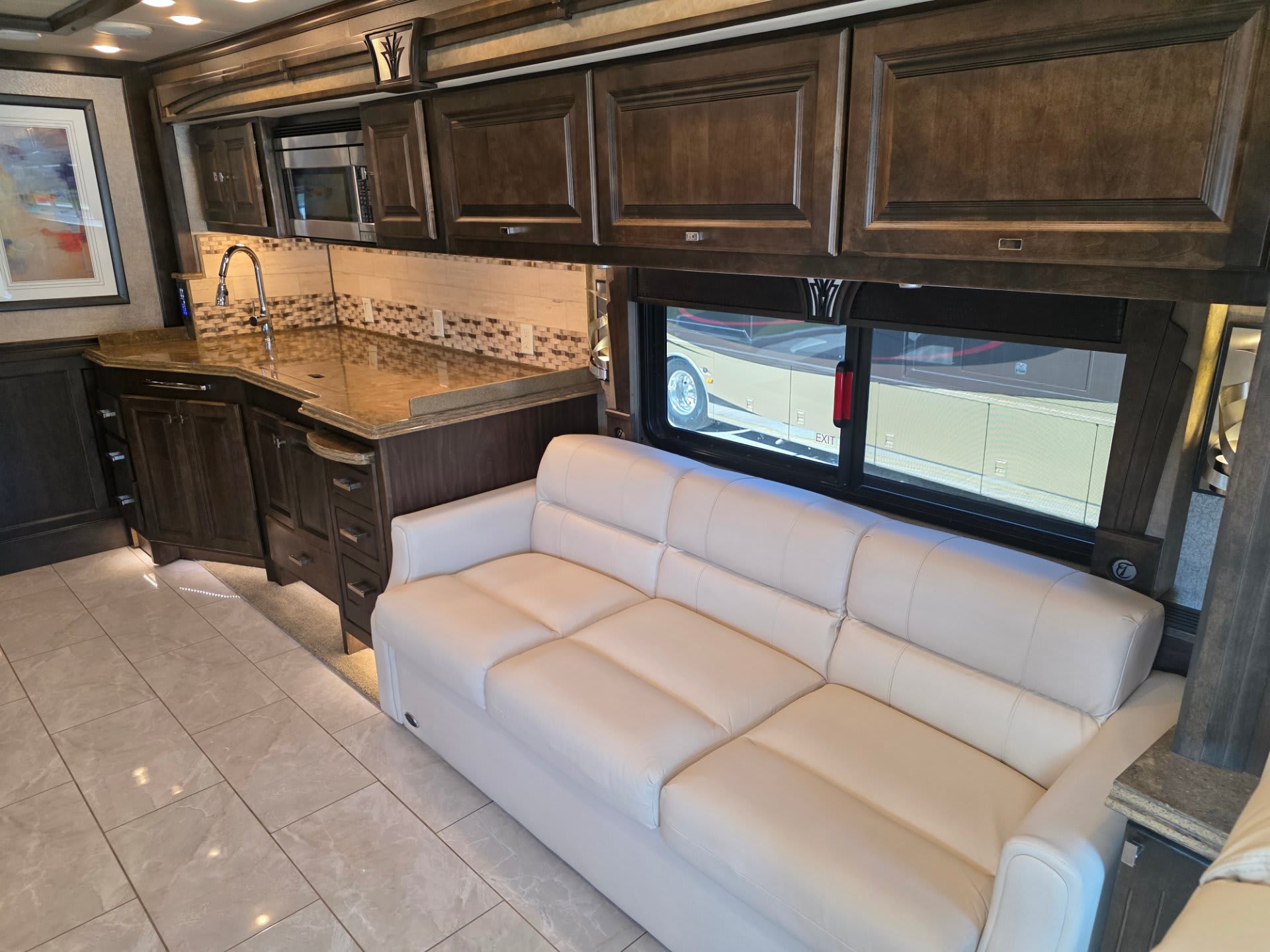 2017 Tiffin Phaeton 40 IH - Interior view 2