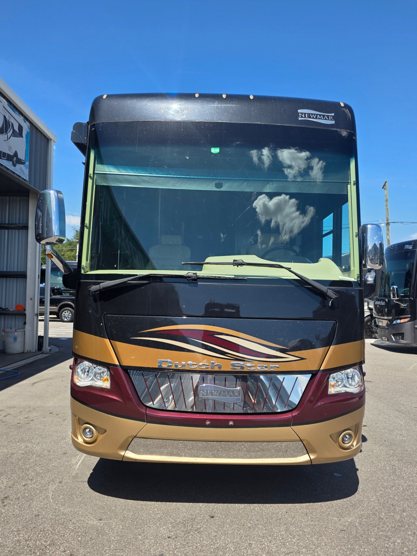 2018 Newmar Dutch Star 4018 - Exterior view 2