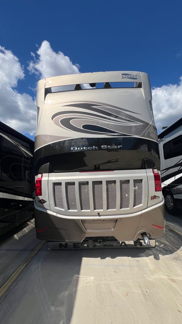 2018 Newmar Dutch Star 4369, Exterior photo 5
