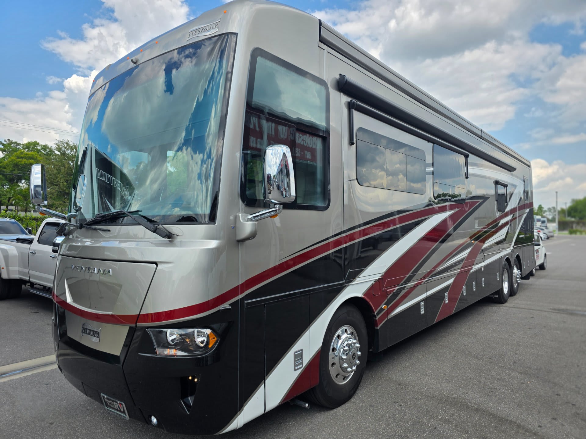 2022 Newmar Ventana 4369 - Exterior view 2