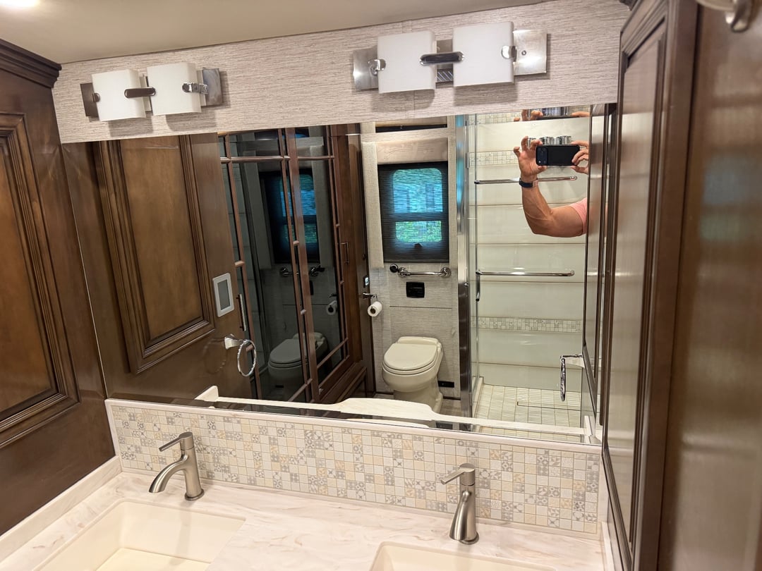 2020 Newmar Mountain Aire 4551, Bathroom photo 4