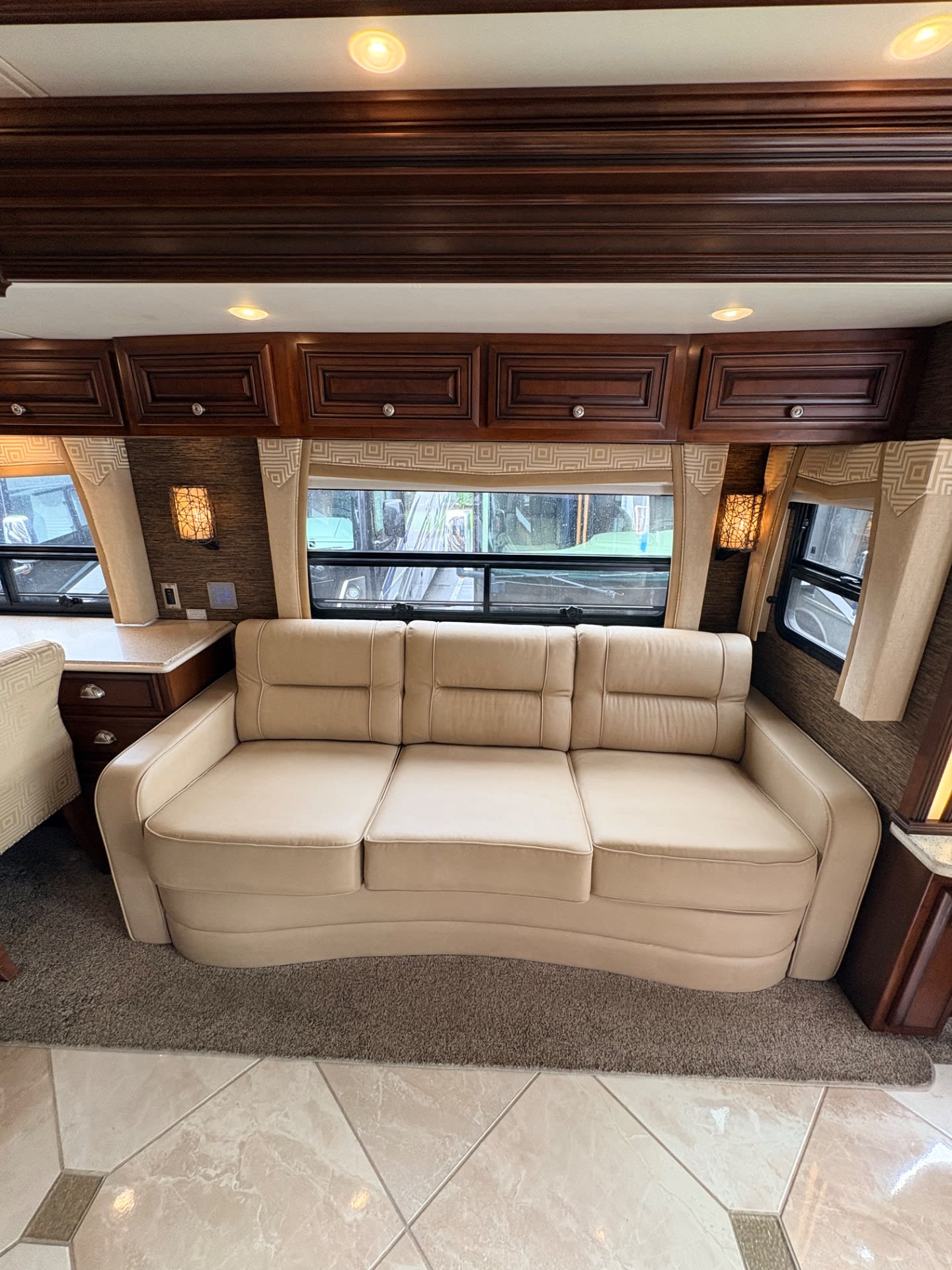 2015 Newmar Dutch Star 4369 FREIGHTLINER - Interior view 2