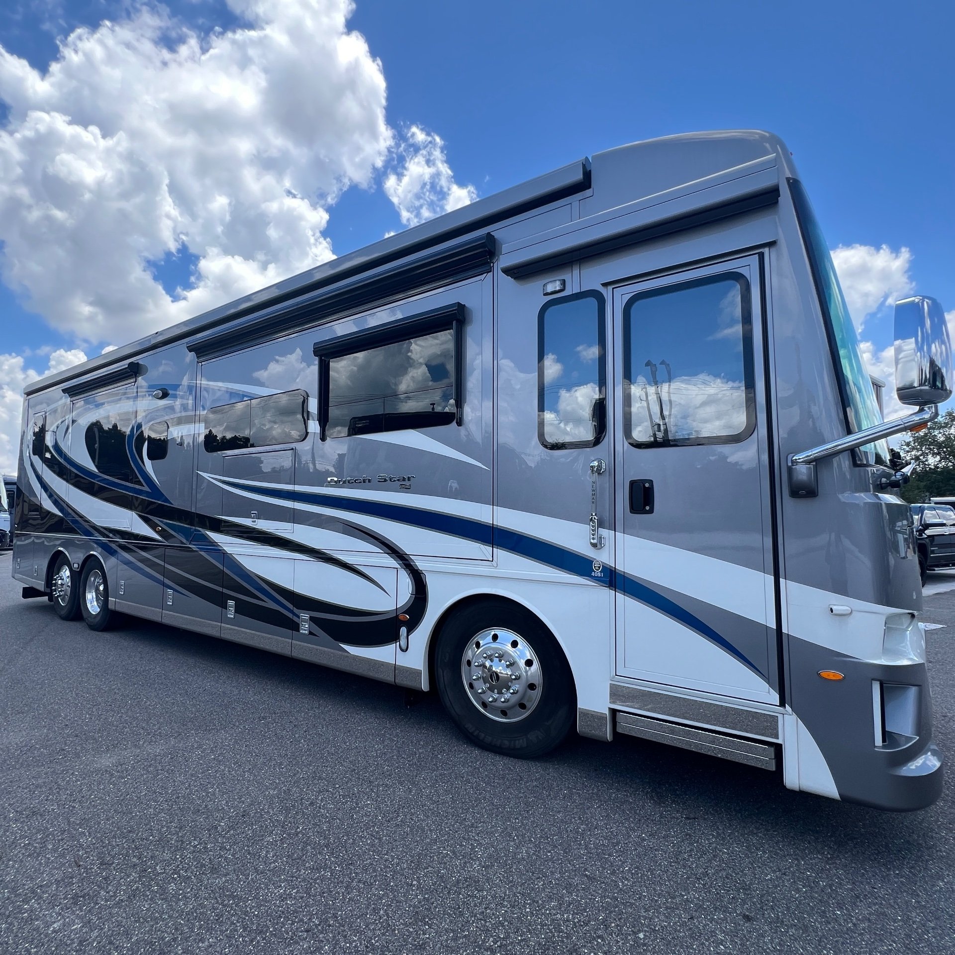 2022 Newmar Dutch Star 4081 - Exterior view
