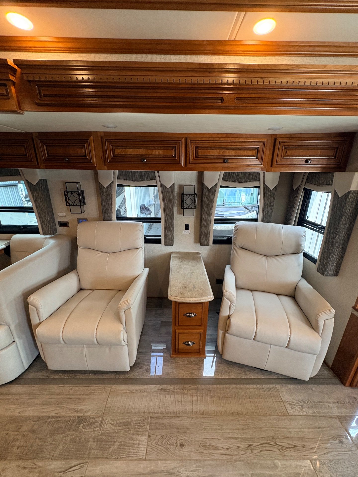 2018 Newmar Dutch Star 4018 - Interior view 2