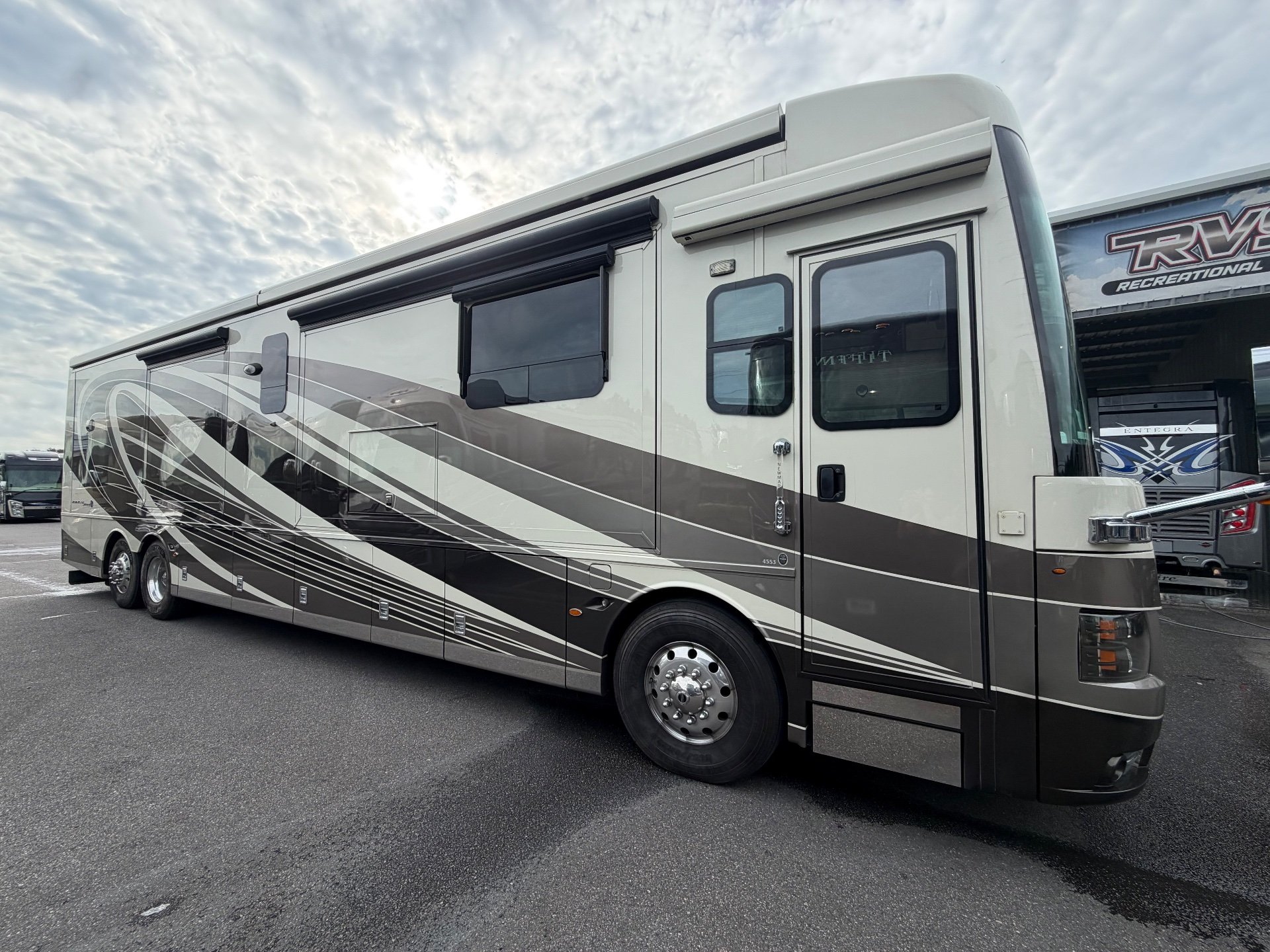 2018 Newmar Mountain Aire 4553 — Exterior photo