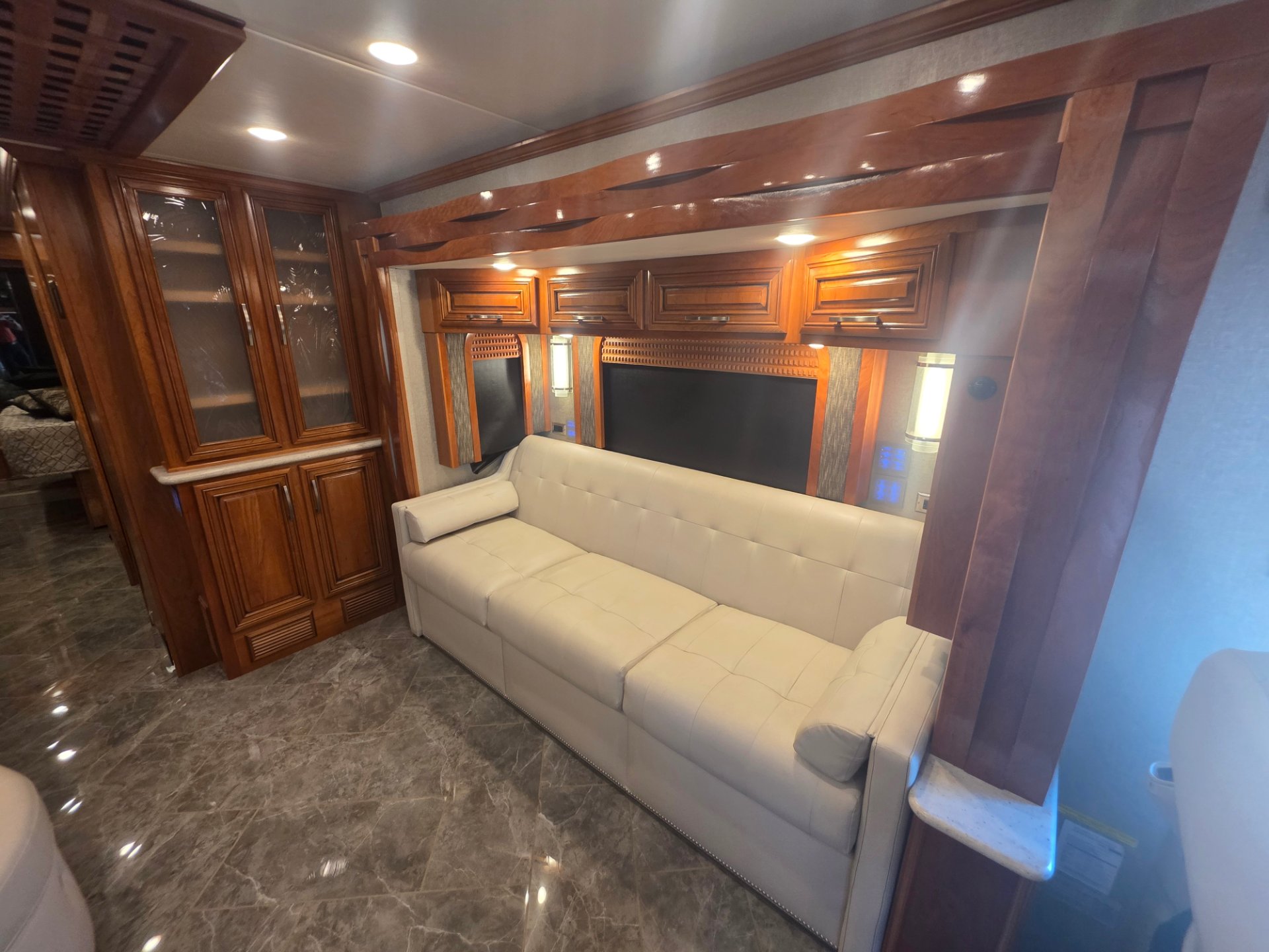 2018 Newmar New Aire 3343 - Interior view 2