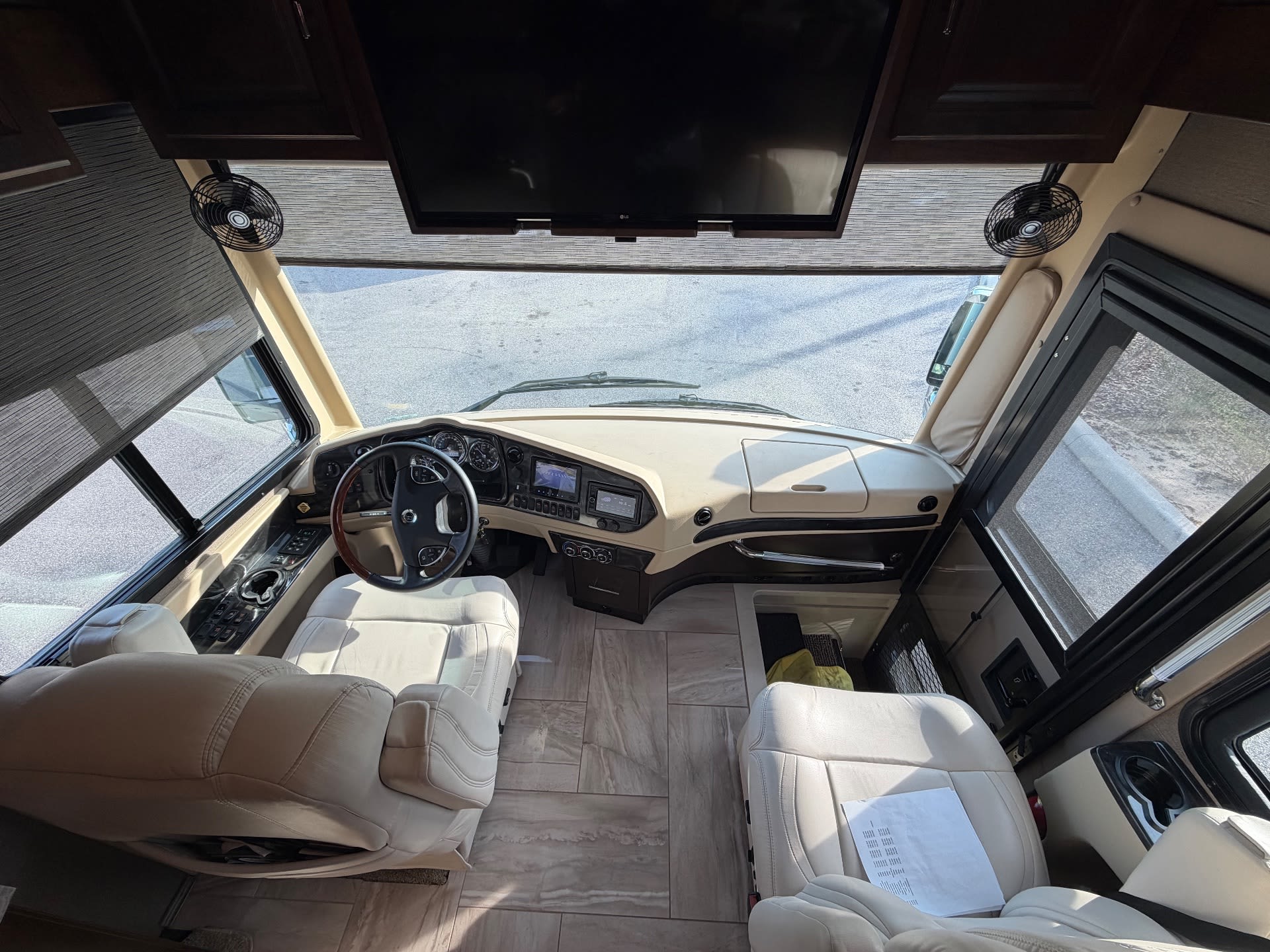 2018 Tiffin Allegro Bus 40 SP - Interior view