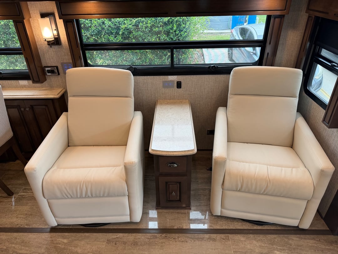 2021 Newmar Dutch Star 4369, Living area photo 4