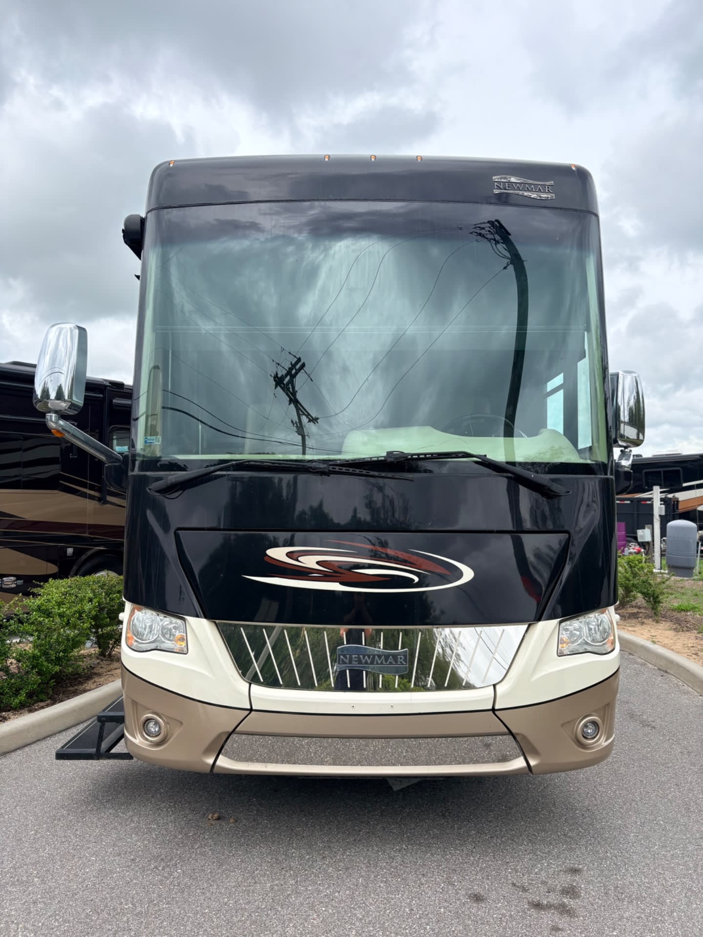 2016 Newmar Dutch Star 4369 - Exterior view 2