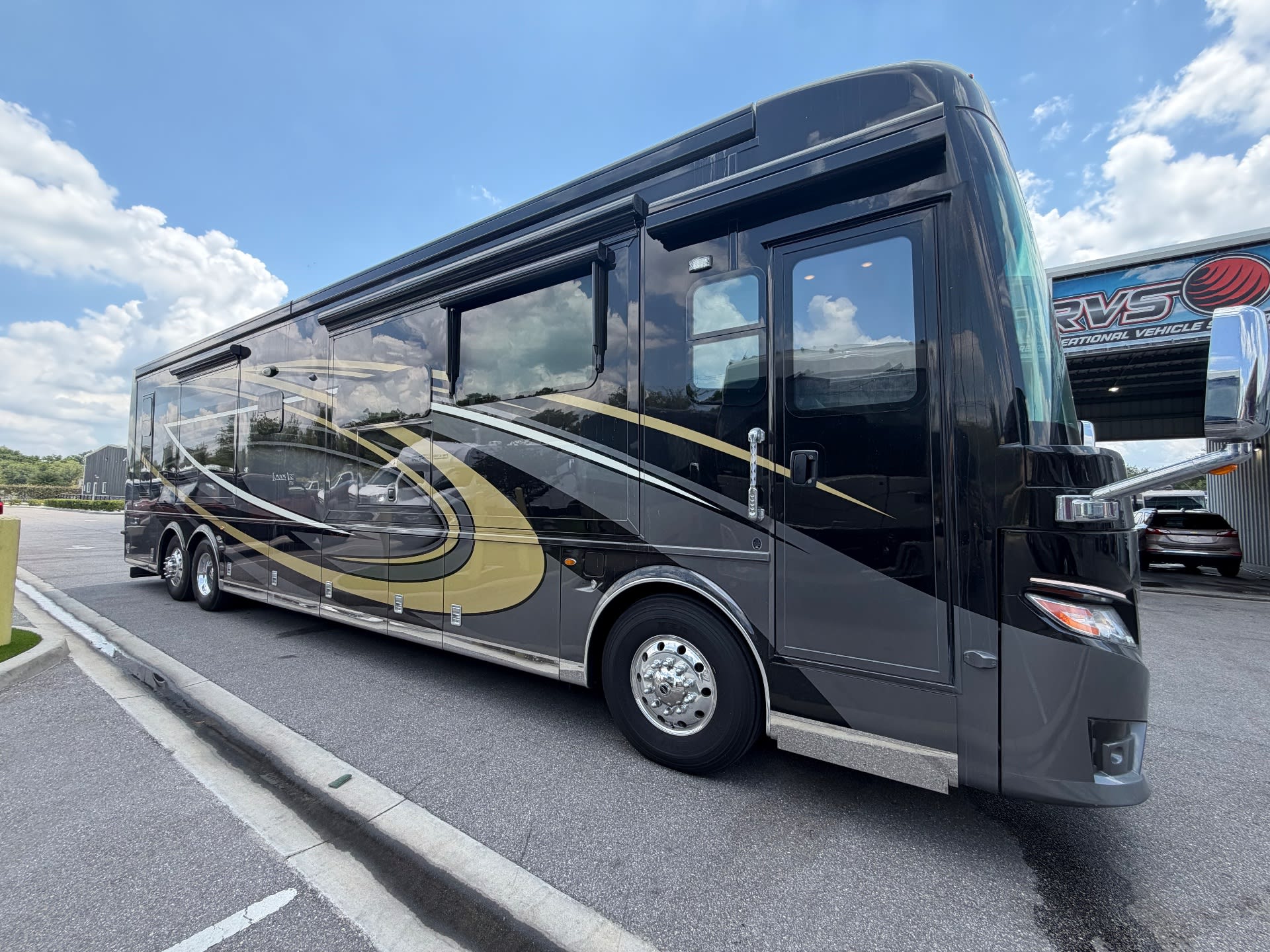 2023 Newmar London Aire 4535 - Exterior view
