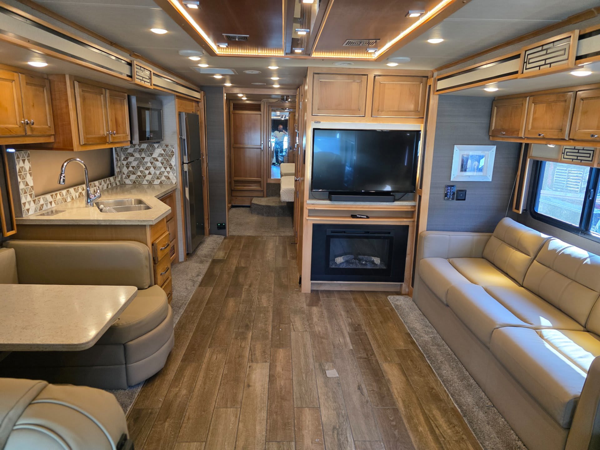 2021 Tiffin Allegro Red 33 AA - Interior view