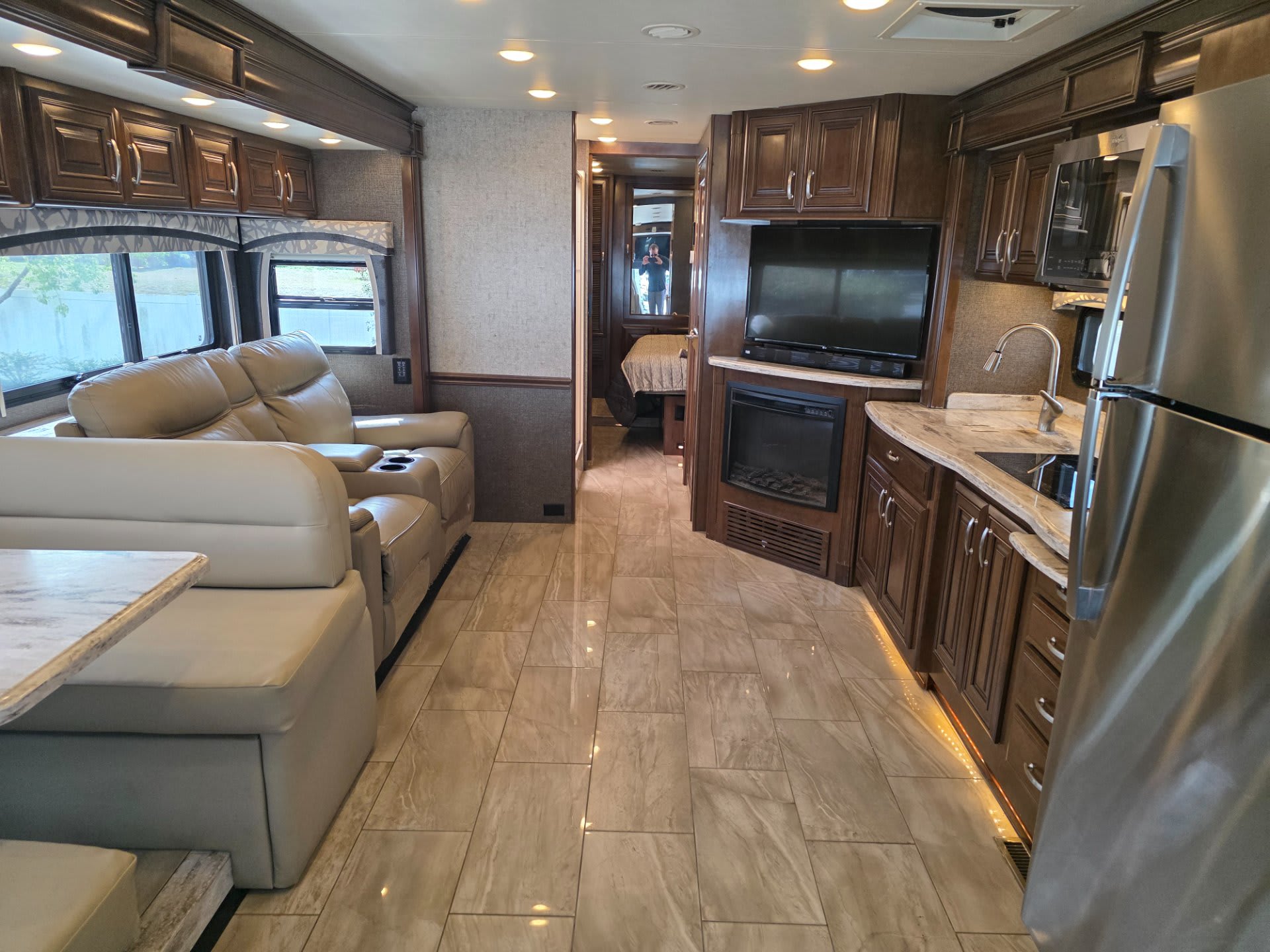 2018 Thor Aria 3601 - Interior view