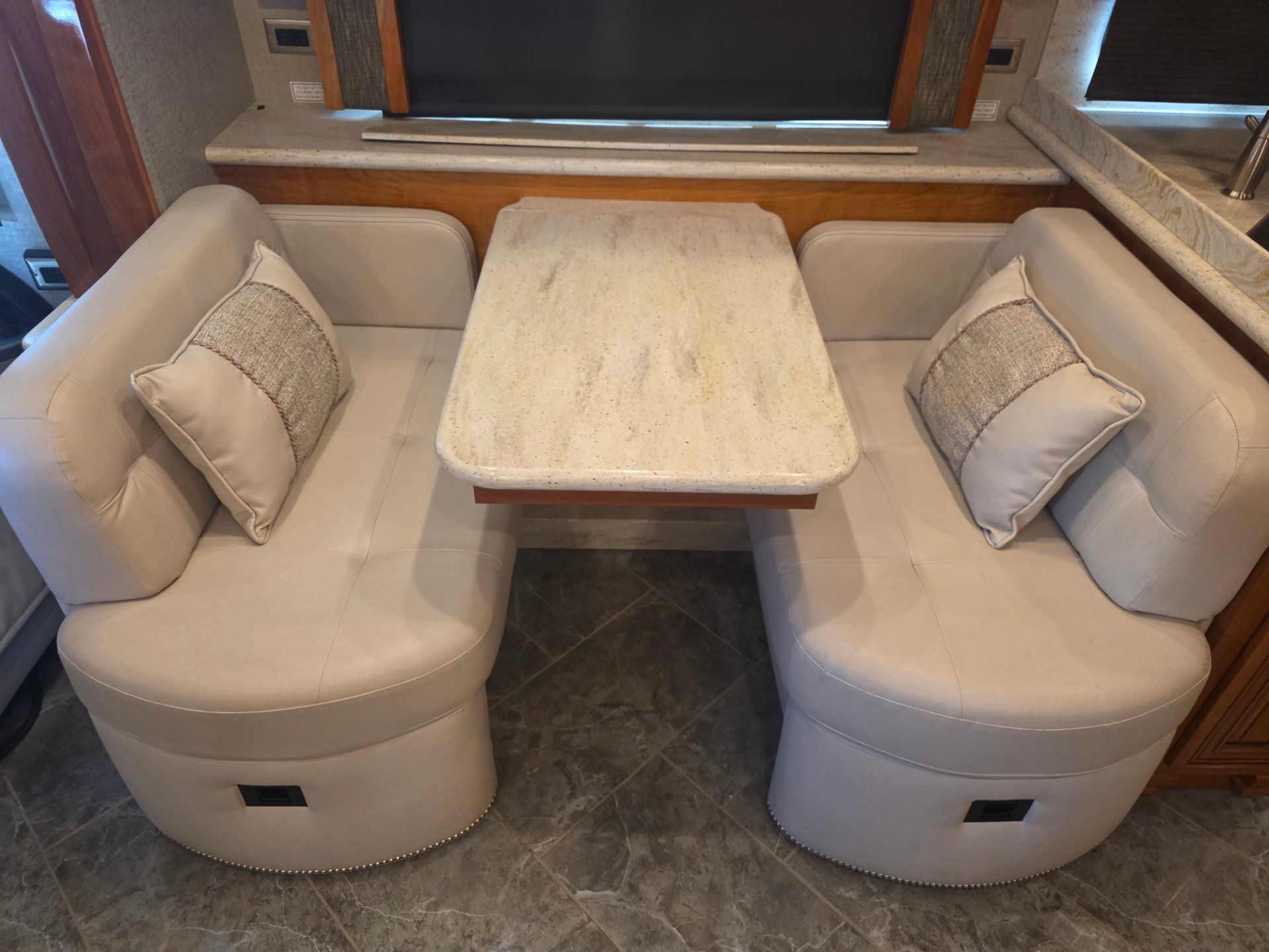 2018 Newmar New Aire 3343 - Interior view 3