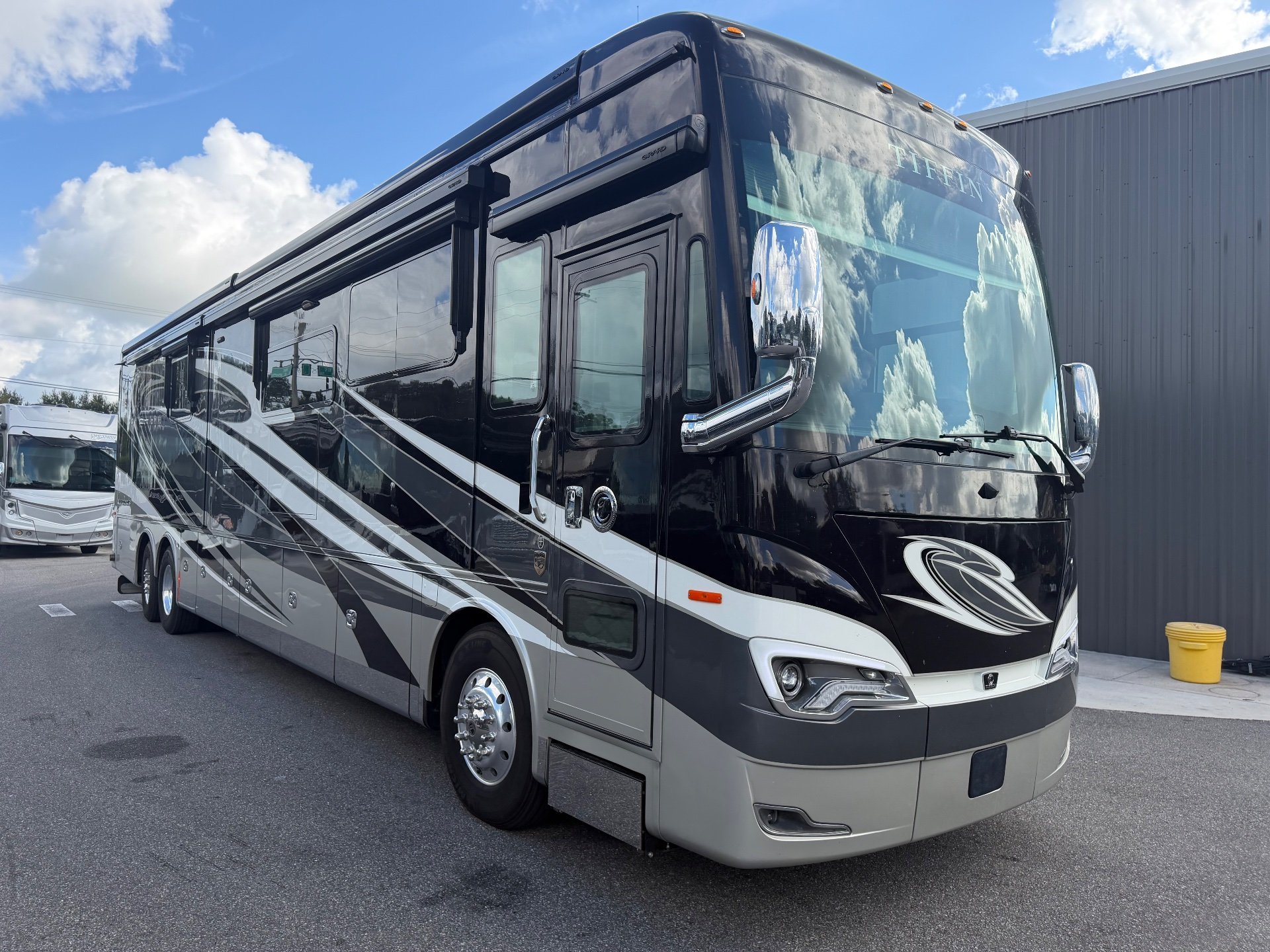 2022 Tiffin Allegro Bus 45 OPP - Exterior view