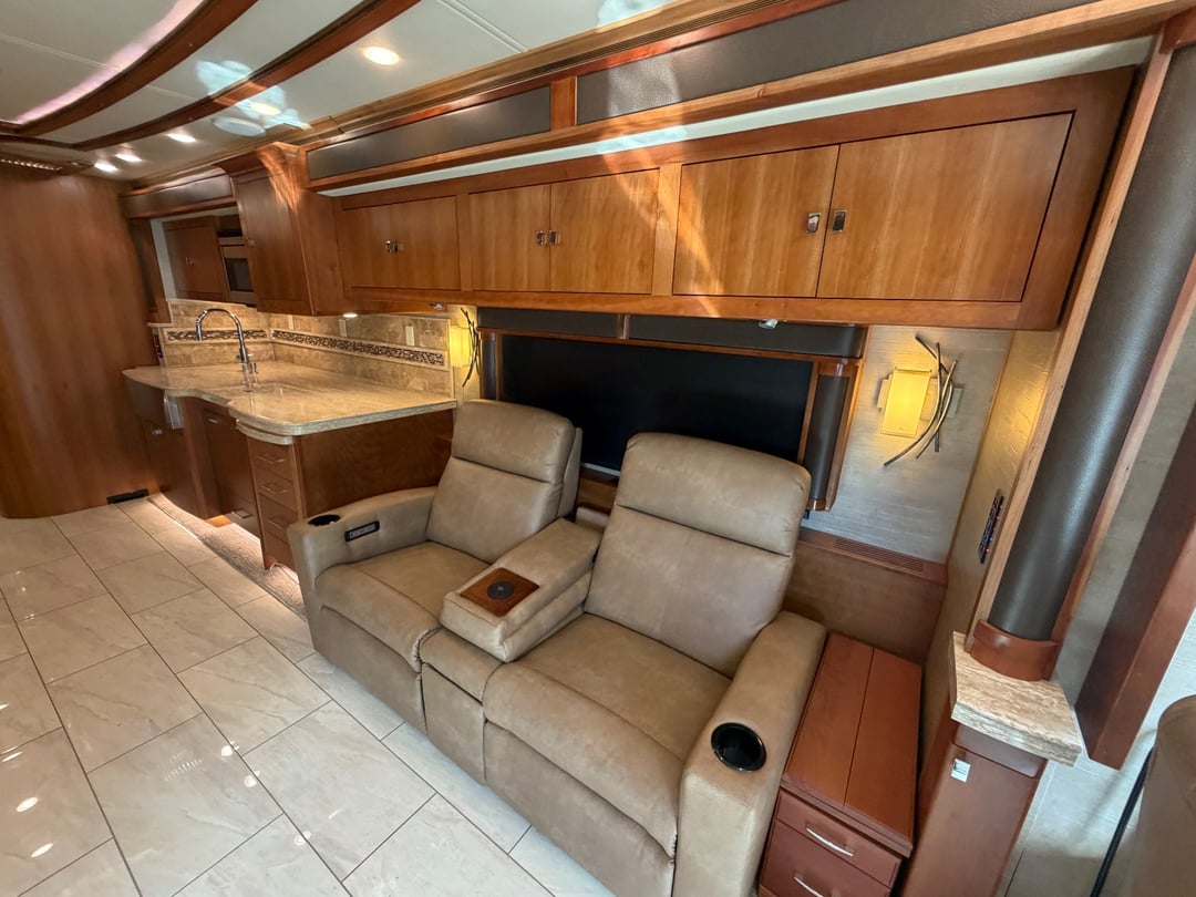 2017 Tiffin Zephyr 45 PZ, Living area photo 2
