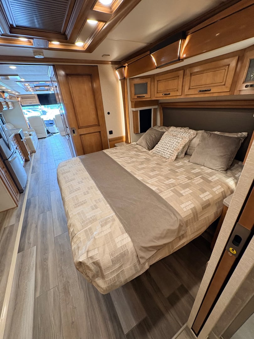 2023 Newmar Dutch Star 4370, Interior photo 13