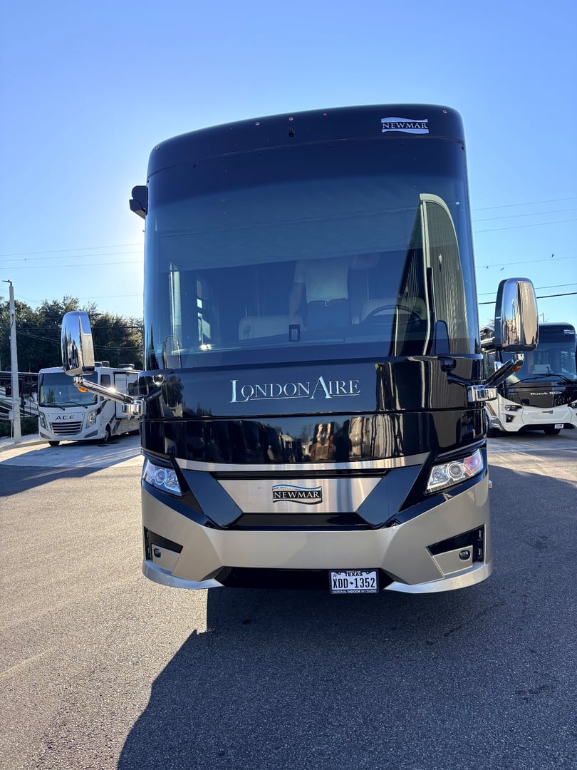 2023 Newmar London Aire 4579, Exterior photo 5