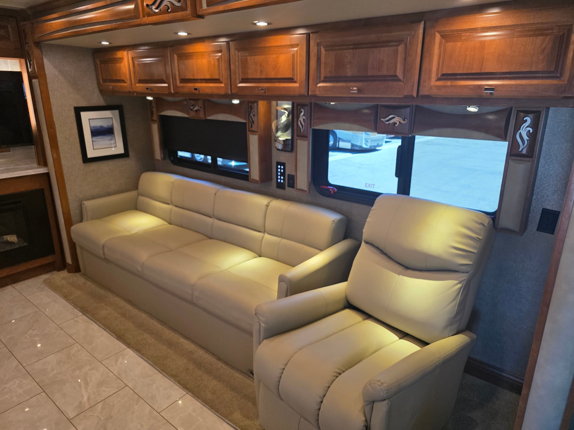 2019 Tiffin Phaeton 40 AH - Interior view 2