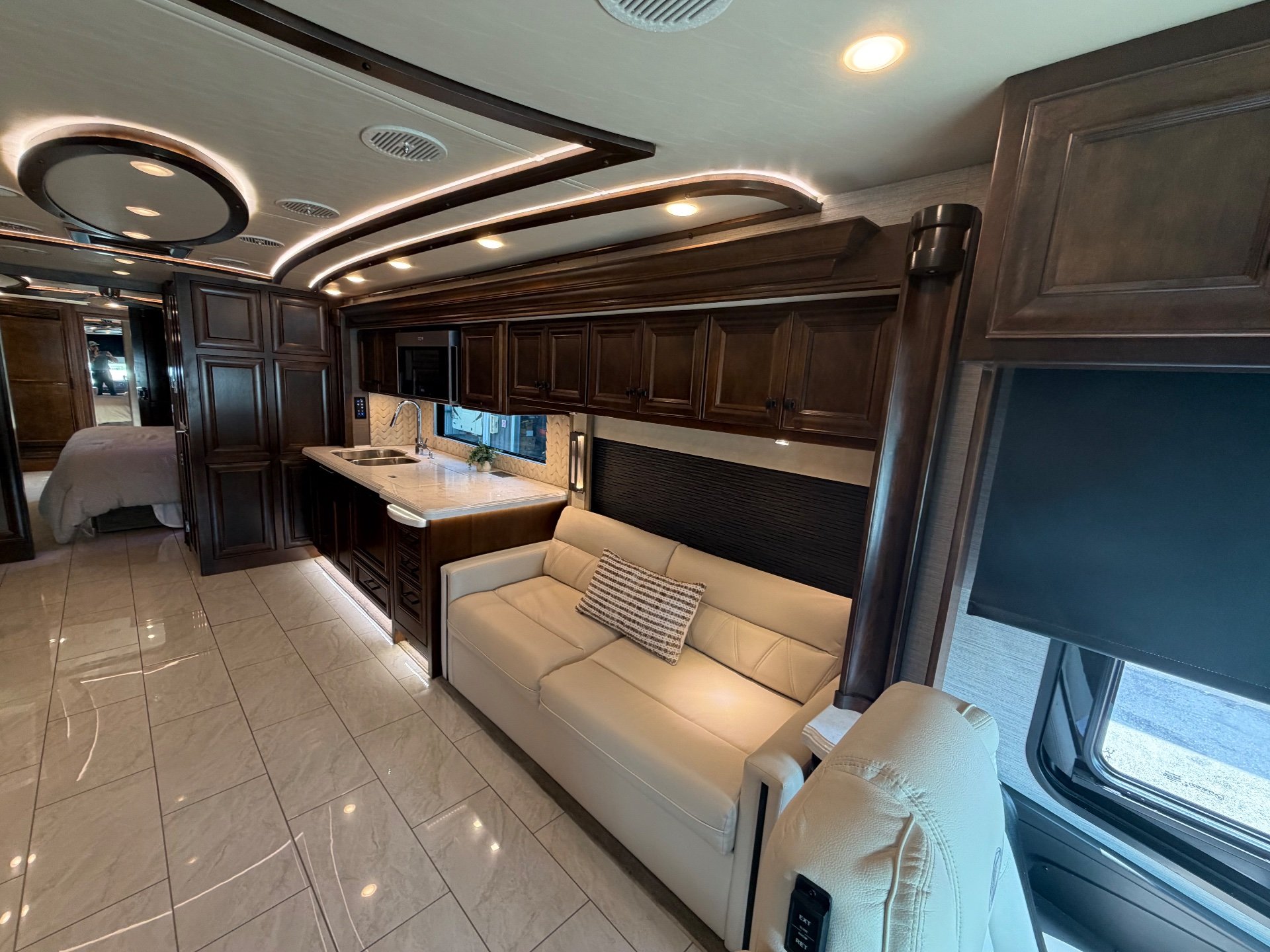 2021 Tiffin Allegro Bus 40 IP - Interior view 2