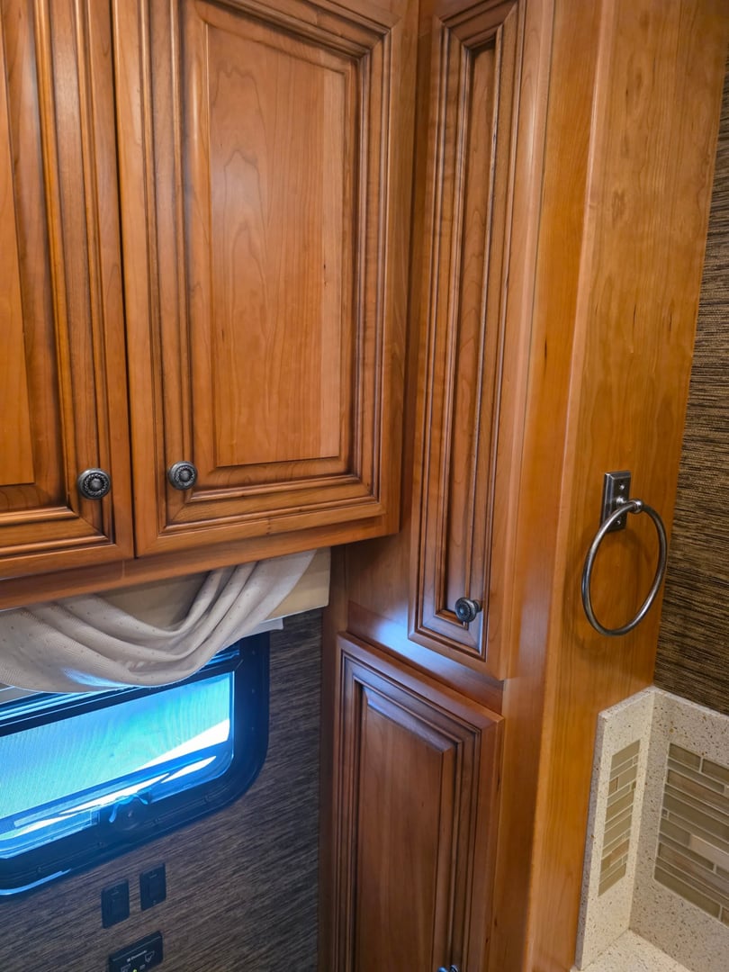 2015 Newmar Dutch Star 4018, Interior photo 15