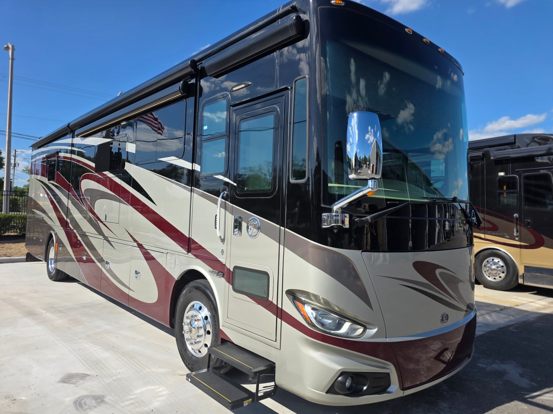 2017 Tiffin Phaeton 40 IH - Exterior view