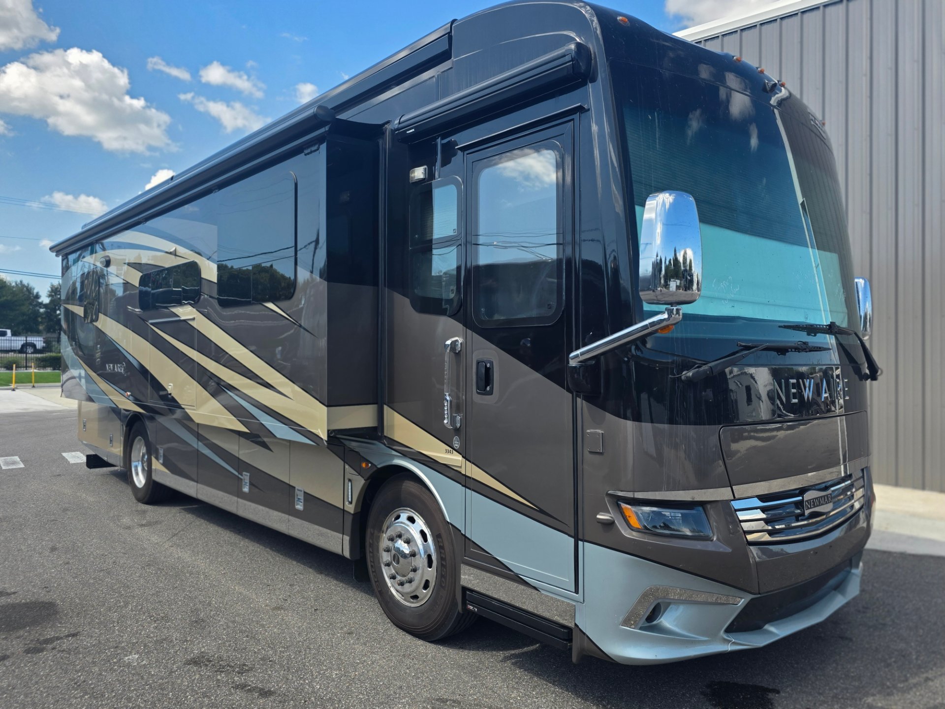 2018 Newmar New Aire 3343 - Exterior view