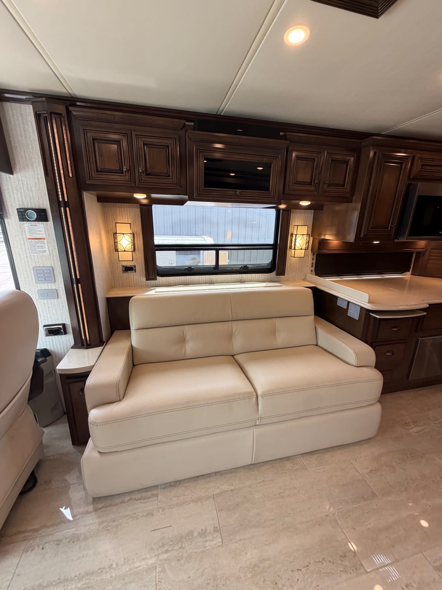 2019 Newmar Dutch Star 4369 - Interior view 3