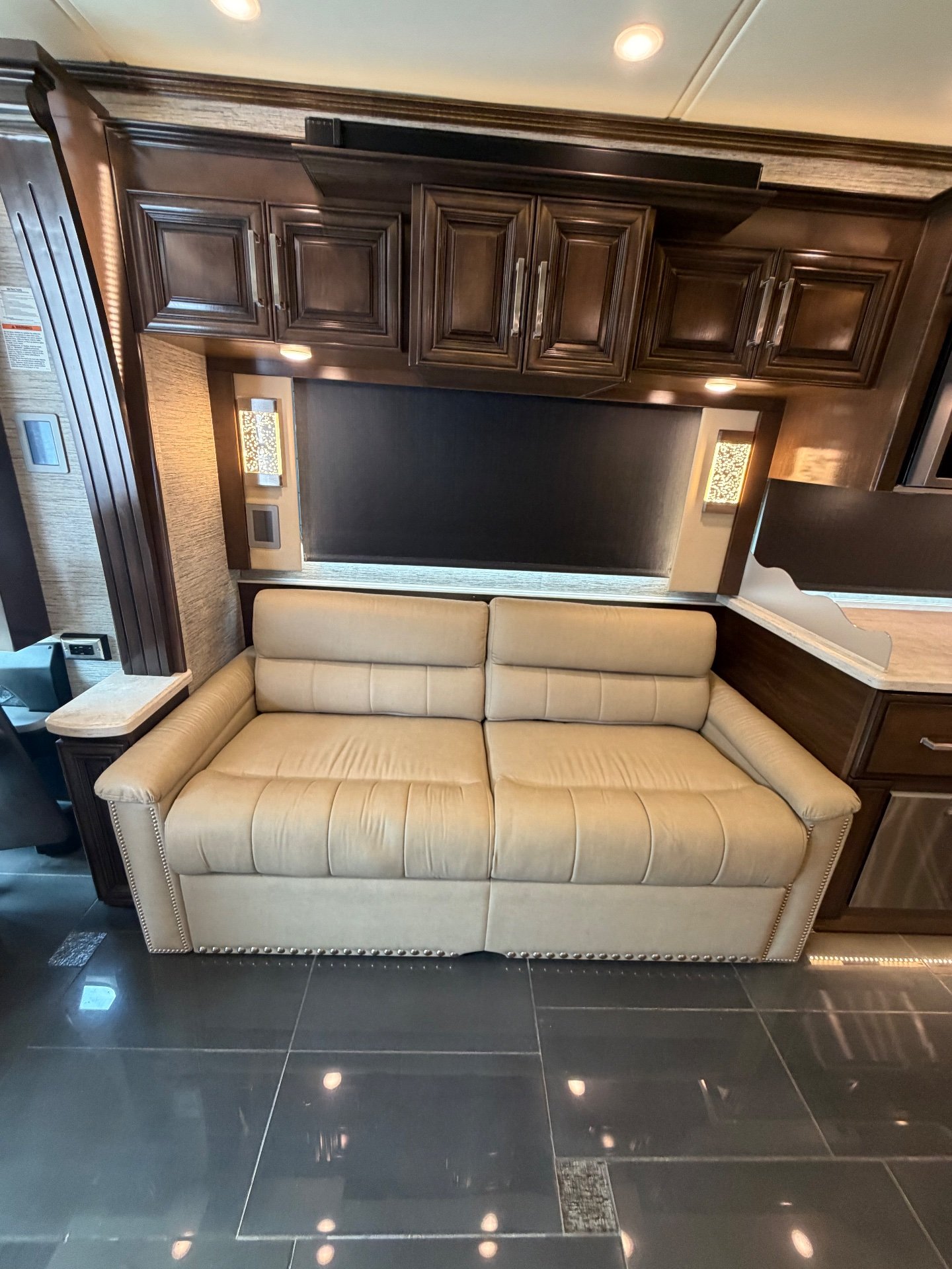 2020 Newmar London Aire 4535 - Interior view 2